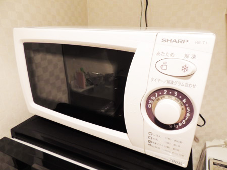 電子レンジ：キッチンには、２ドア冷蔵庫、電子レンジ、ＩＨクッキングヒーターを設置。キッチンボードのあるお部屋もあります。自炊もこれでばっちりです。